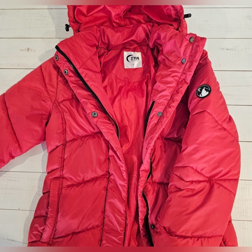 ZYIA Vibrant Red Puffer Jacket NWT - Picture 2 of 4